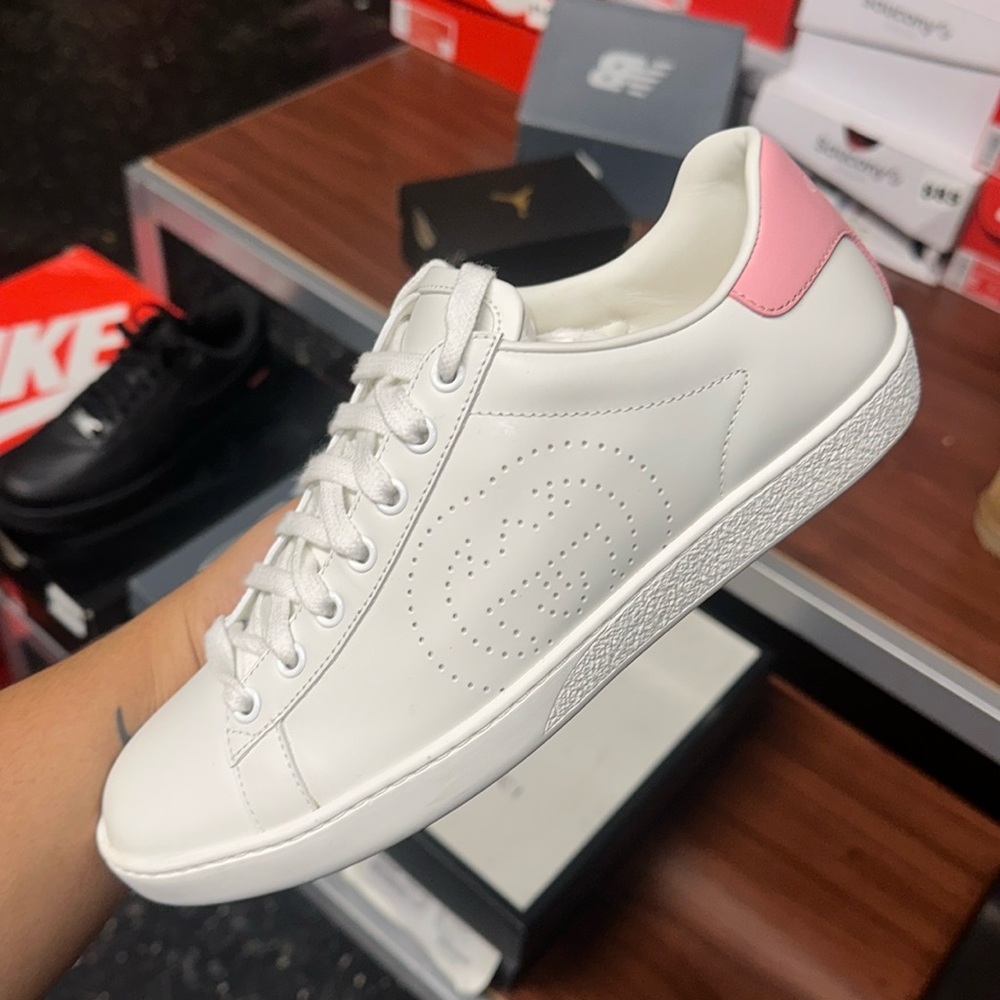 AUTHENTIC! Gucci sneakers